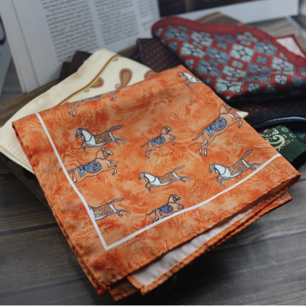 Formal Wear Men H&M - Sapu Tangan Pria Motif Vintage untuk